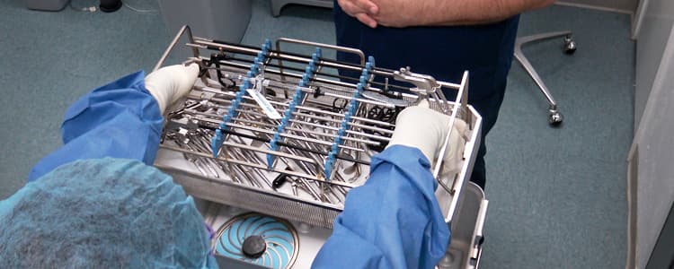 opening-sterile-surgical-instrument-containers